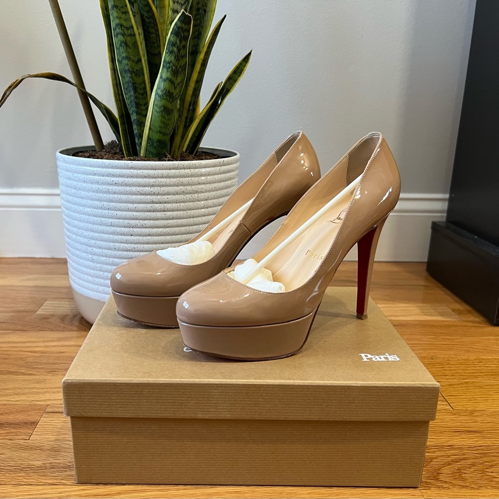 Christian Louboutin platform pump. 38.5. Beige